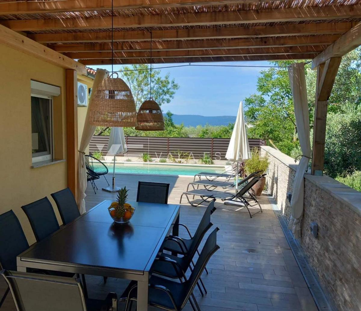 CASA INDIPENDENTE CON PISCINA IN POSIZIONE TRANQUILLA