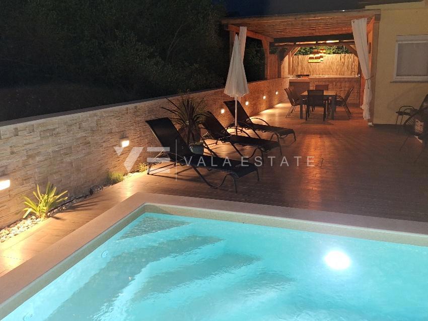 CASA INDIPENDENTE CON PISCINA IN POSIZIONE TRANQUILLA