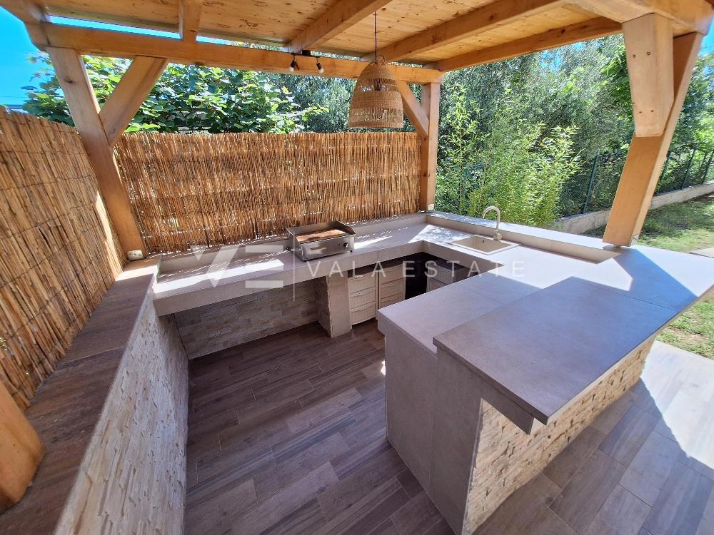 CASA INDIPENDENTE CON PISCINA IN POSIZIONE TRANQUILLA