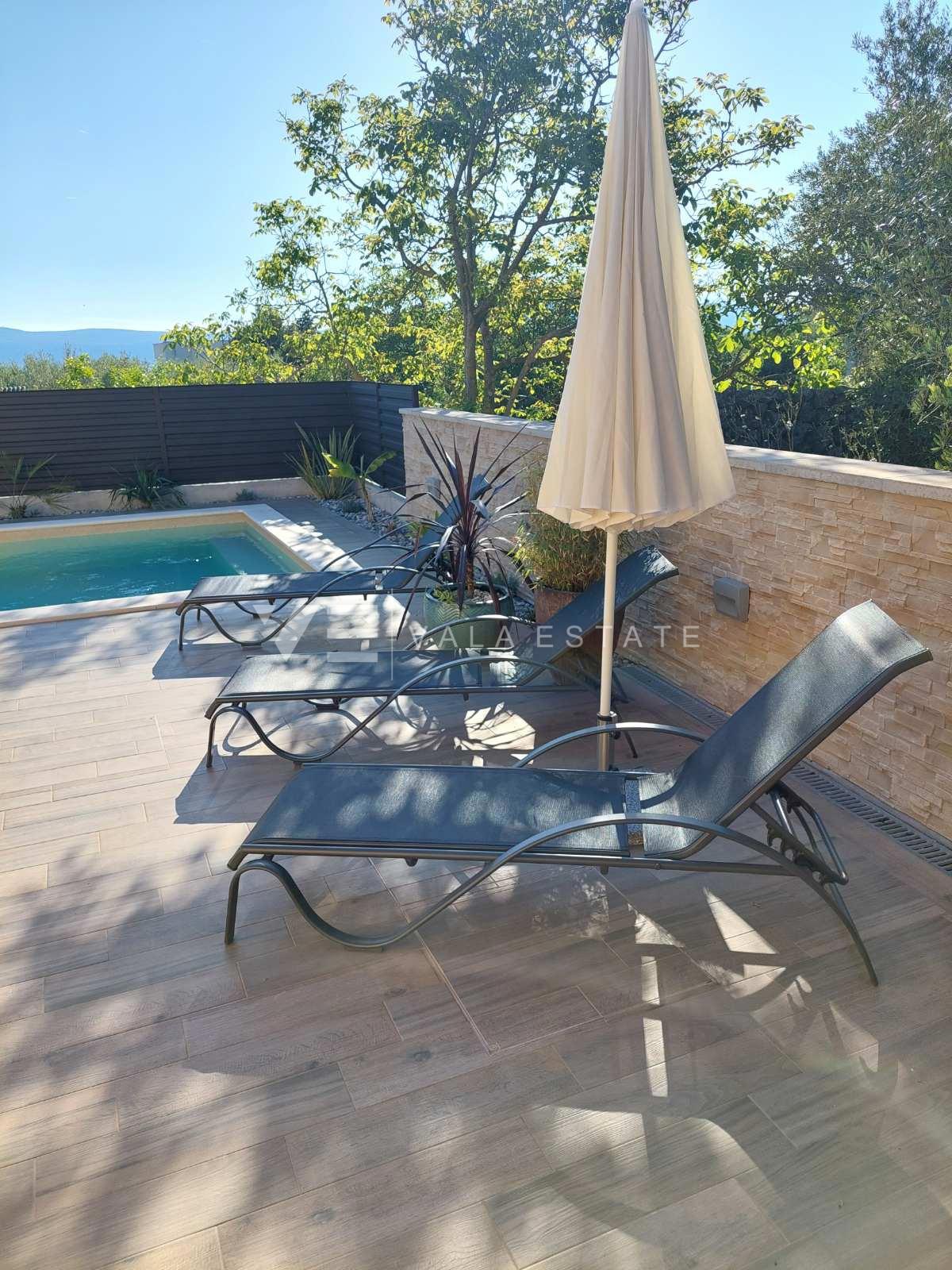 CASA INDIPENDENTE CON PISCINA IN POSIZIONE TRANQUILLA