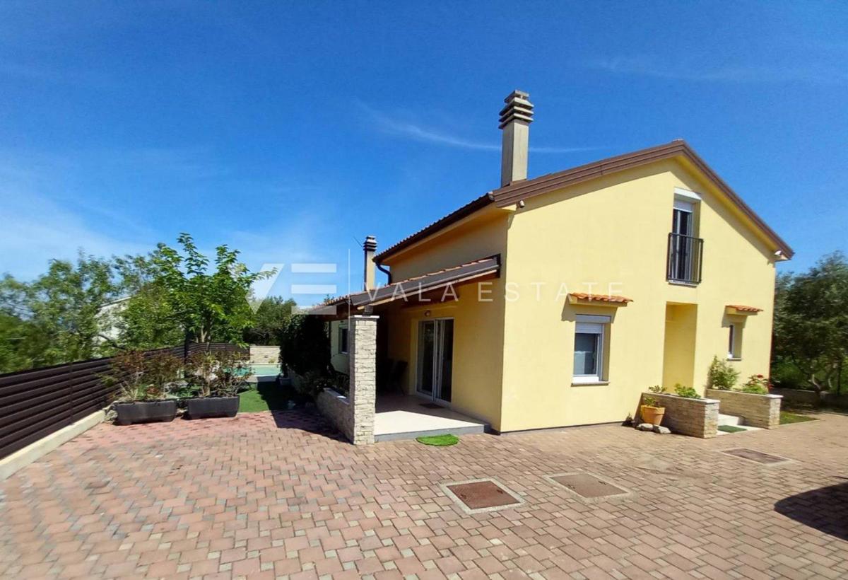 CASA INDIPENDENTE CON PISCINA IN POSIZIONE TRANQUILLA