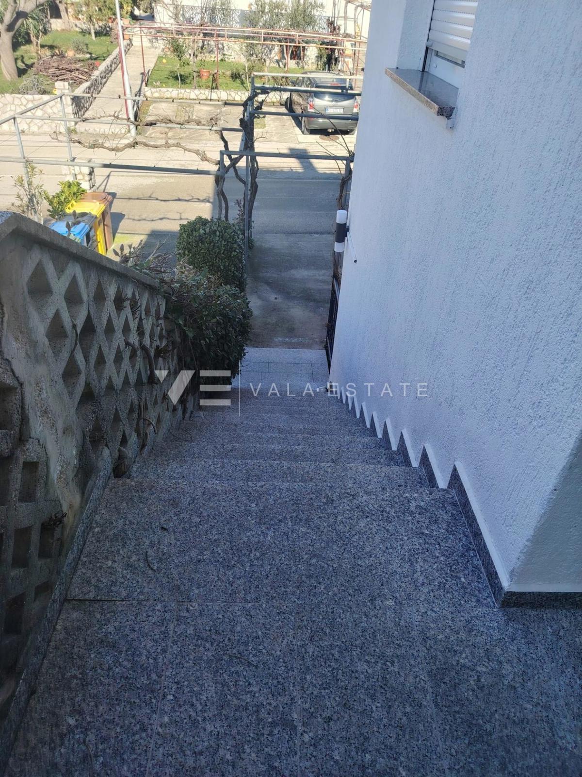 APPARTAMENTO CON UNA CAMERA DA LETTO IN POSIZIONE TRANQUILLA