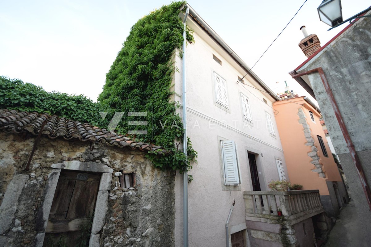 ISOLA DI KRK - VECCHIA CASA DI PIETRA IN LOCAZIONE TRANQUILLA