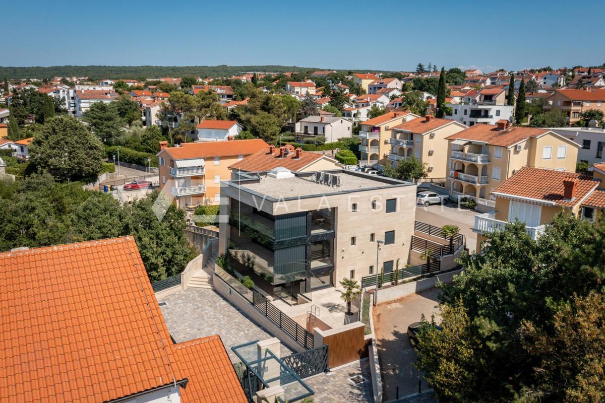 APPARTAMENTO DI LUSSO IN ATTICO CON PISCINA E VISTA MARE