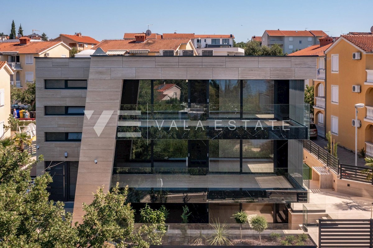 APPARTAMENTO DI LUSSO IN ATTICO CON PISCINA E VISTA MARE