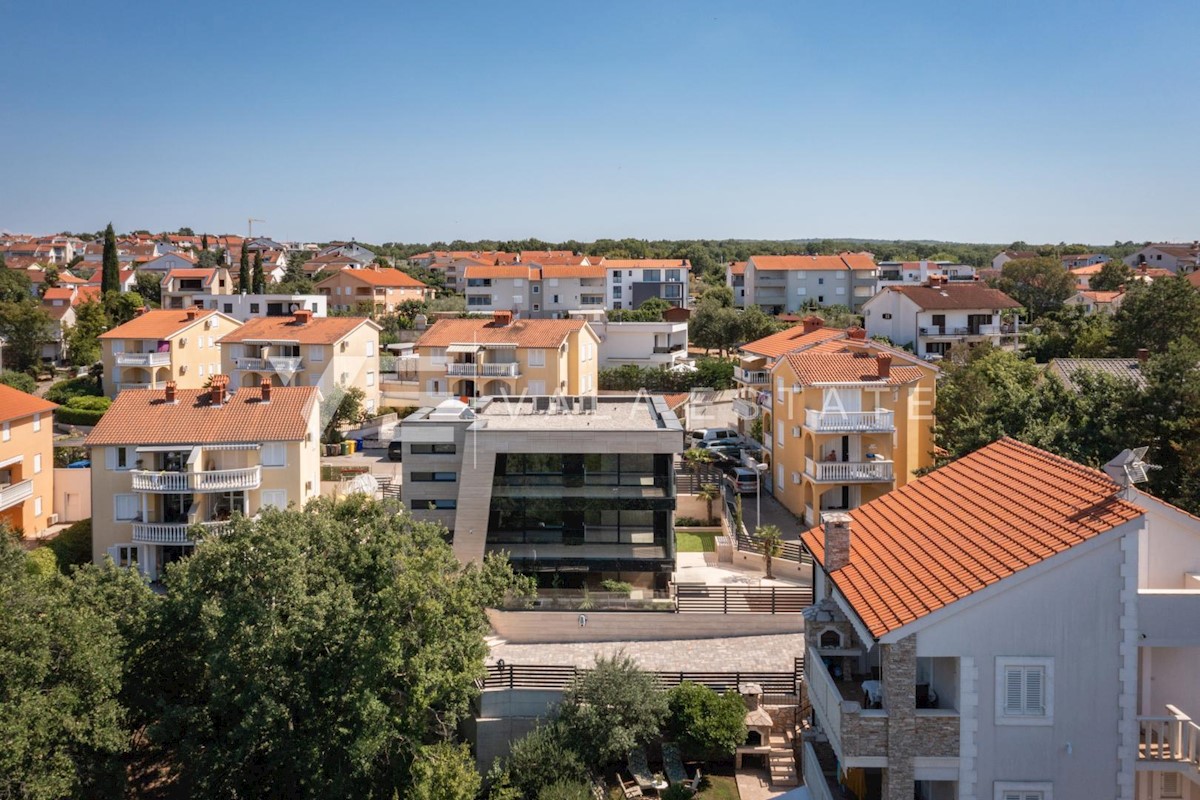 APPARTAMENTO DI LUSSO IN ATTICO CON PISCINA E VISTA MARE