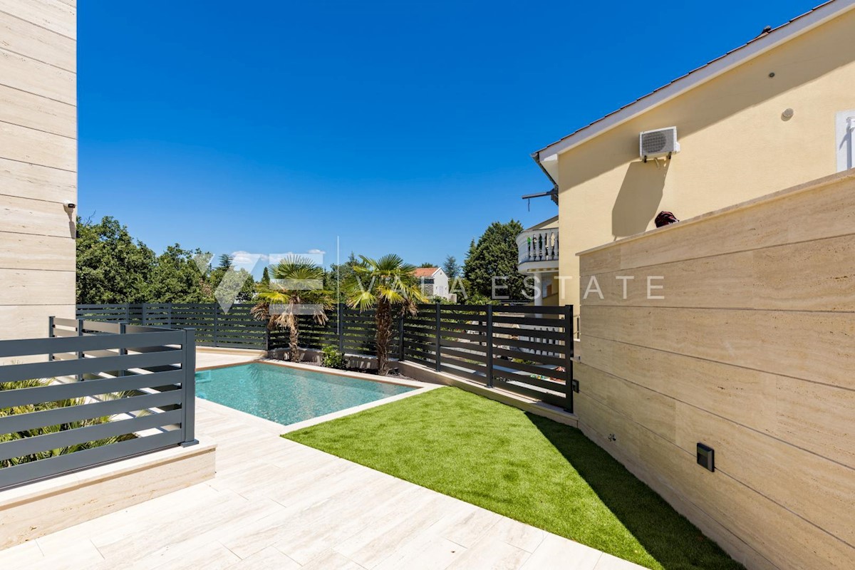 APPARTAMENTO DI LUSSO IN ATTICO CON PISCINA E VISTA MARE