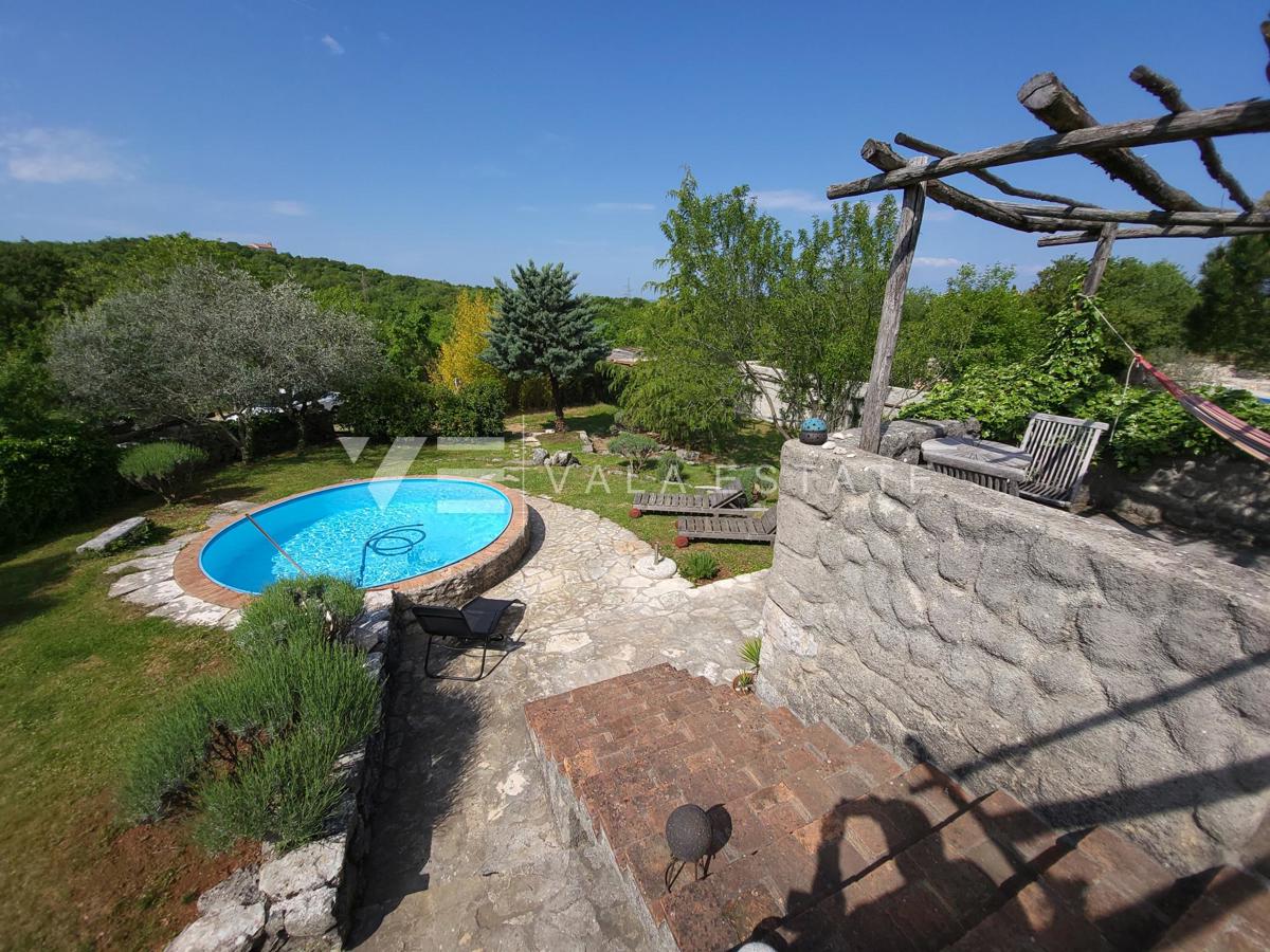 CASA INDIPENDENTE IN PIETRA CON PISCINA