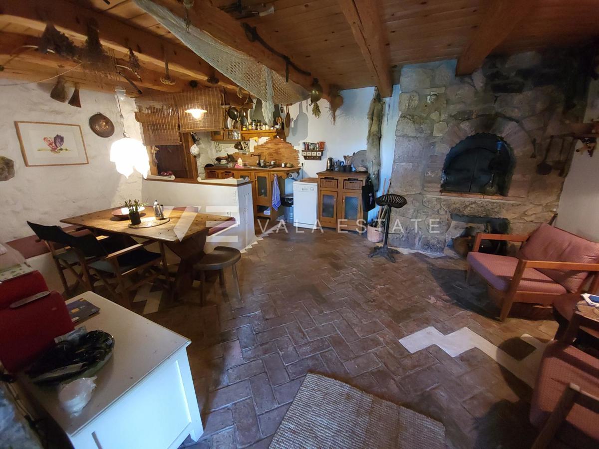 CASA INDIPENDENTE IN PIETRA CON PISCINA