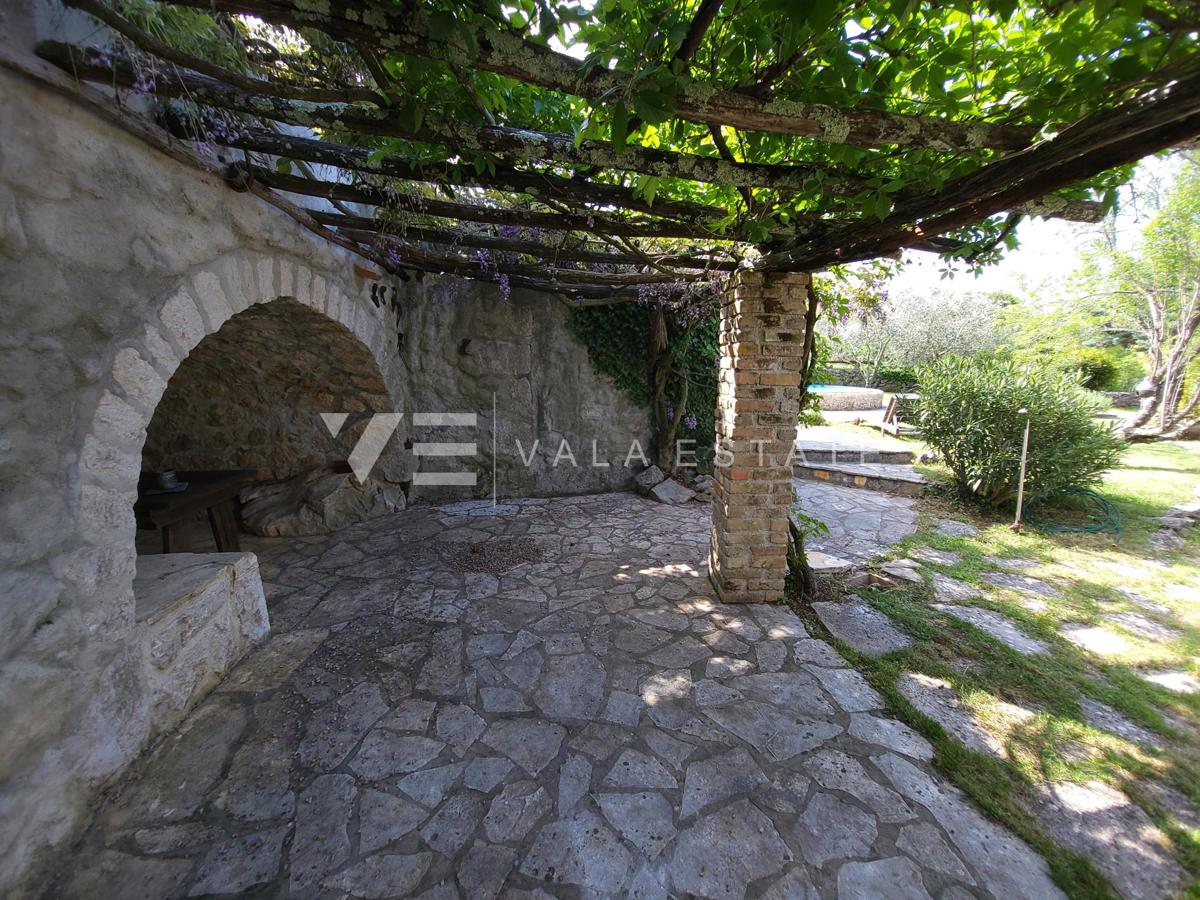 CASA INDIPENDENTE IN PIETRA CON PISCINA