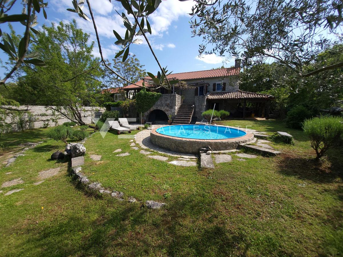 CASA INDIPENDENTE IN PIETRA CON PISCINA