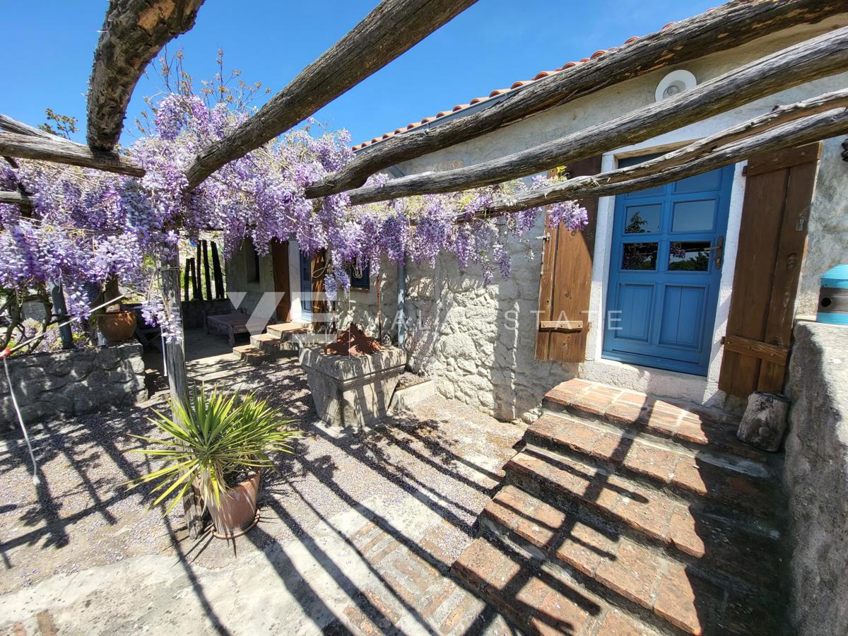 CASA INDIPENDENTE IN PIETRA CON PISCINA