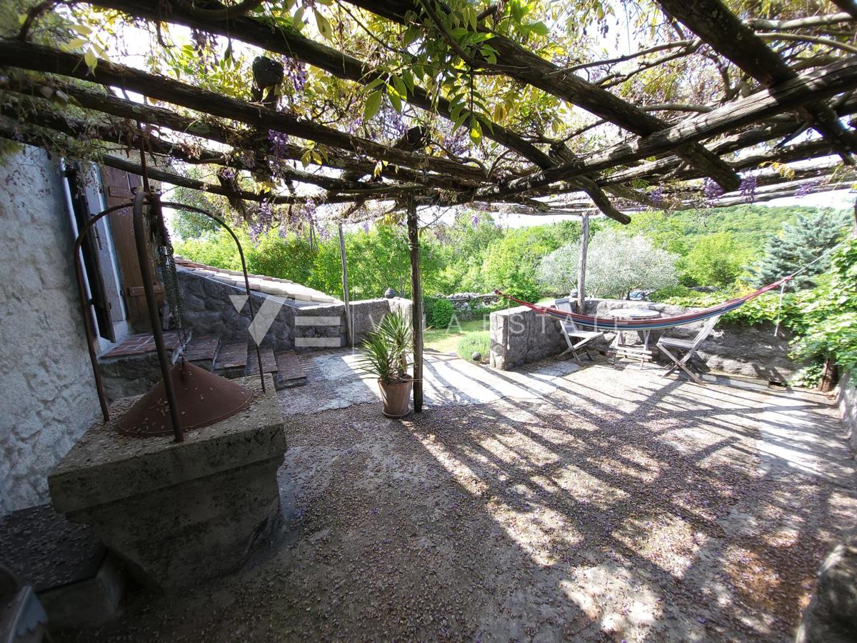 CASA INDIPENDENTE IN PIETRA CON PISCINA