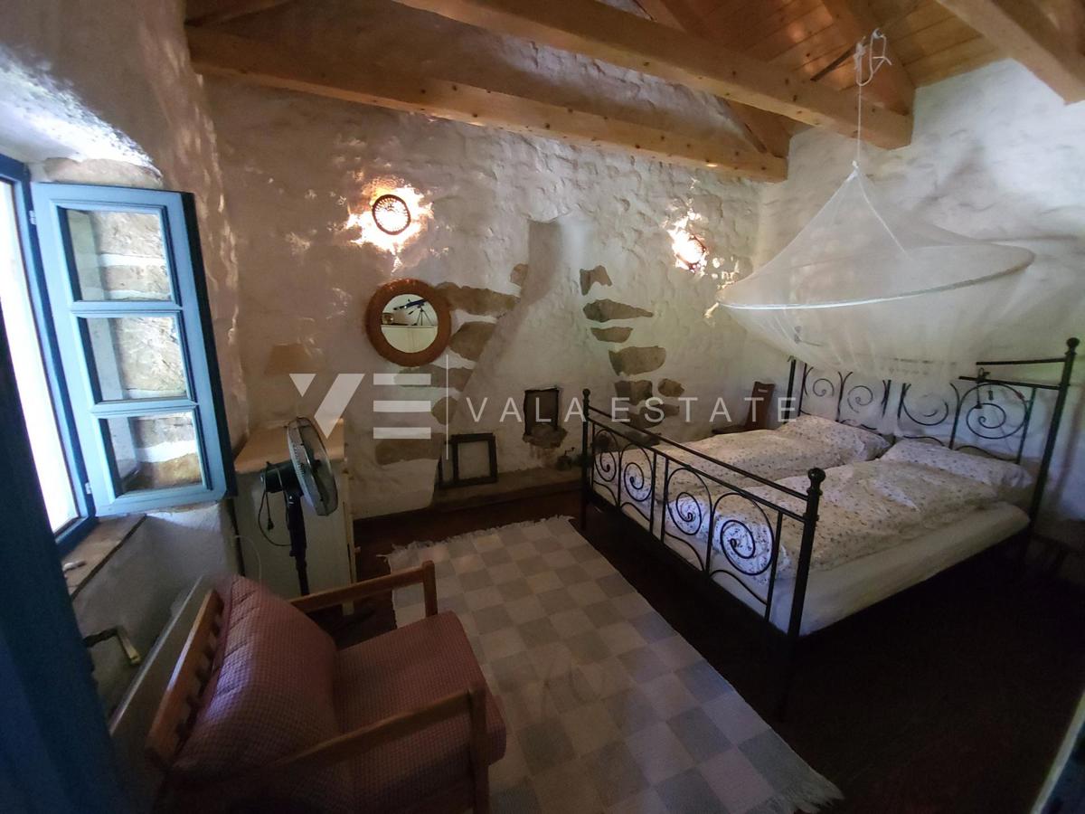 CASA INDIPENDENTE IN PIETRA CON PISCINA