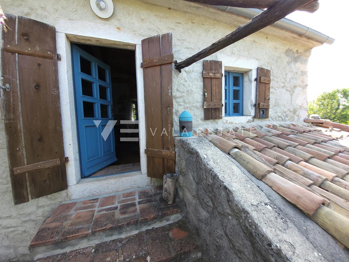 CASA INDIPENDENTE IN PIETRA CON PISCINA