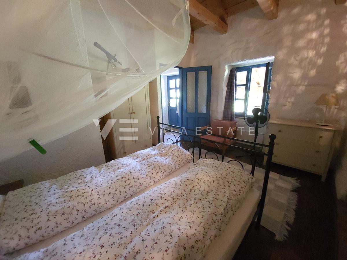 CASA INDIPENDENTE IN PIETRA CON PISCINA