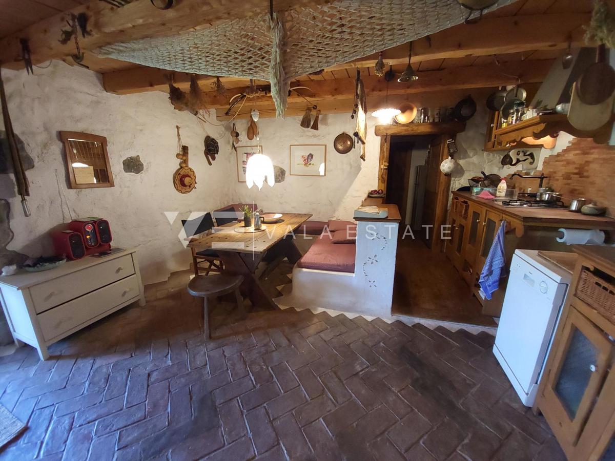 CASA INDIPENDENTE IN PIETRA CON PISCINA