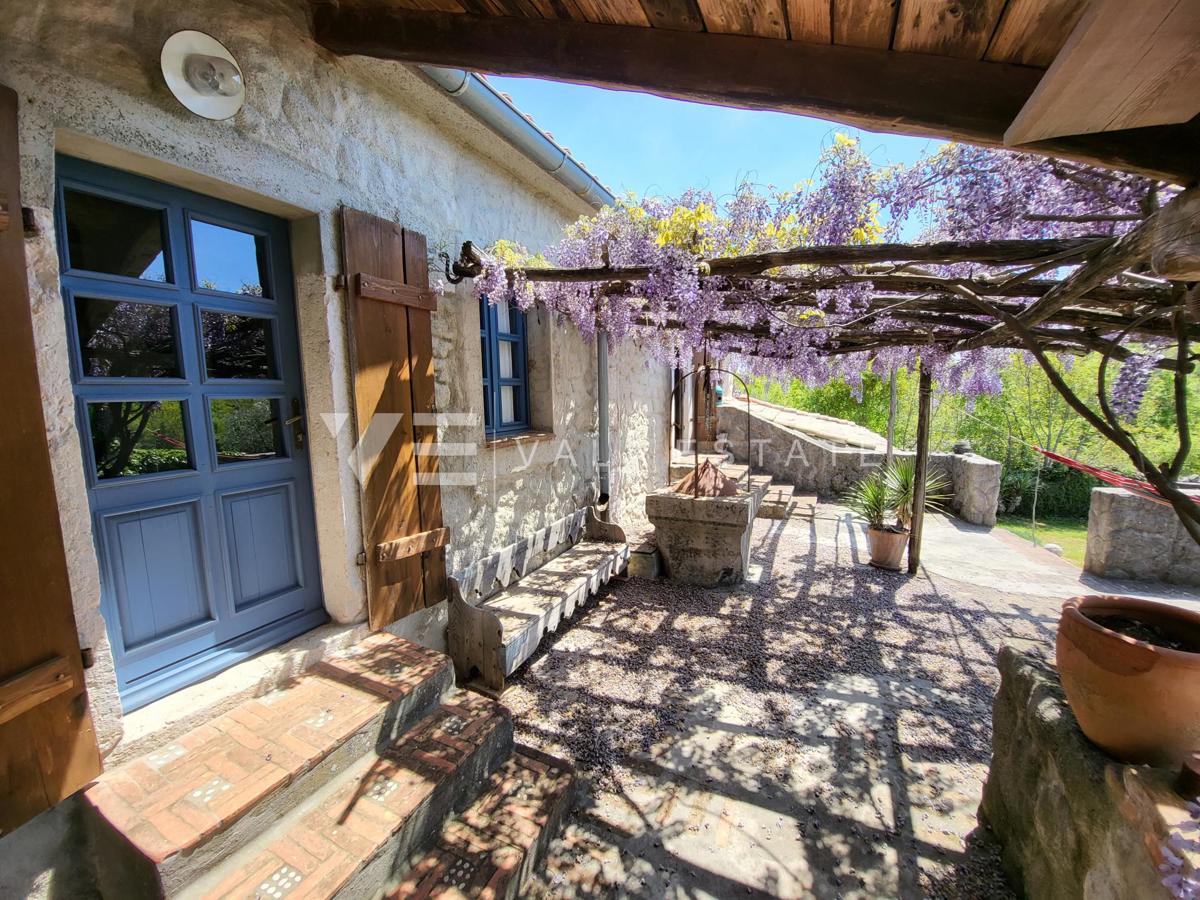CASA INDIPENDENTE IN PIETRA CON PISCINA