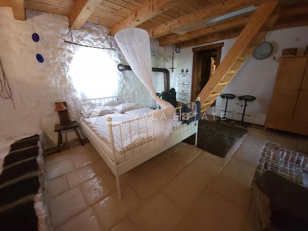 CASA INDIPENDENTE IN PIETRA CON PISCINA