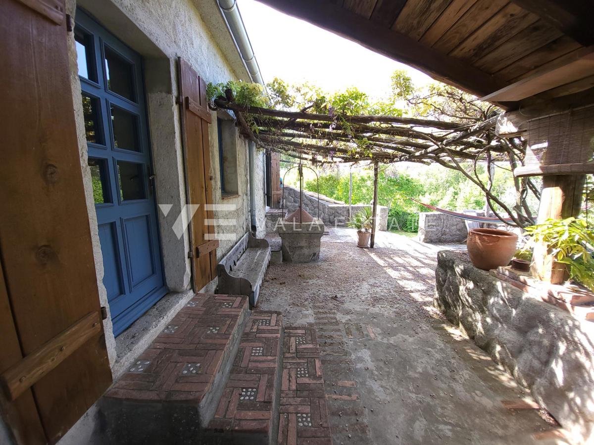 CASA INDIPENDENTE IN PIETRA CON PISCINA