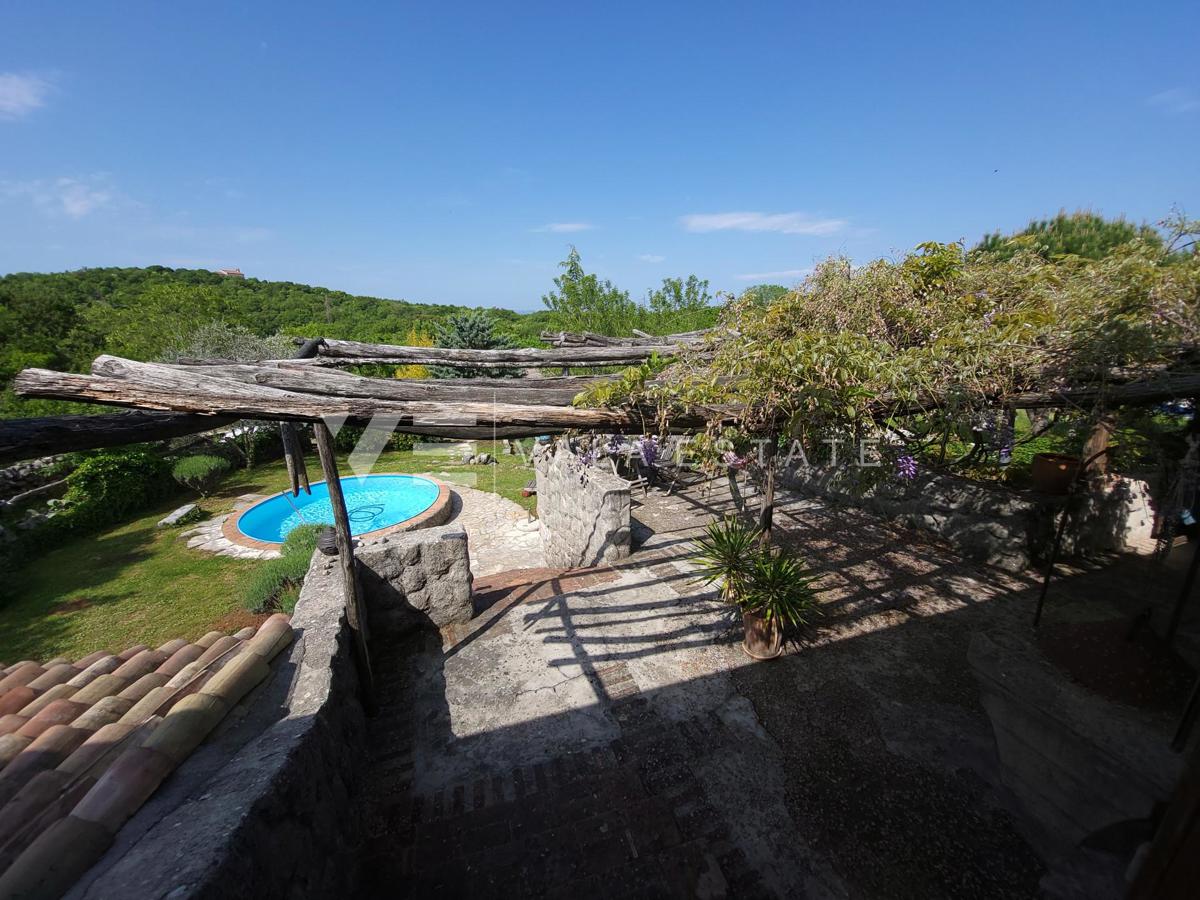 CASA INDIPENDENTE IN PIETRA CON PISCINA