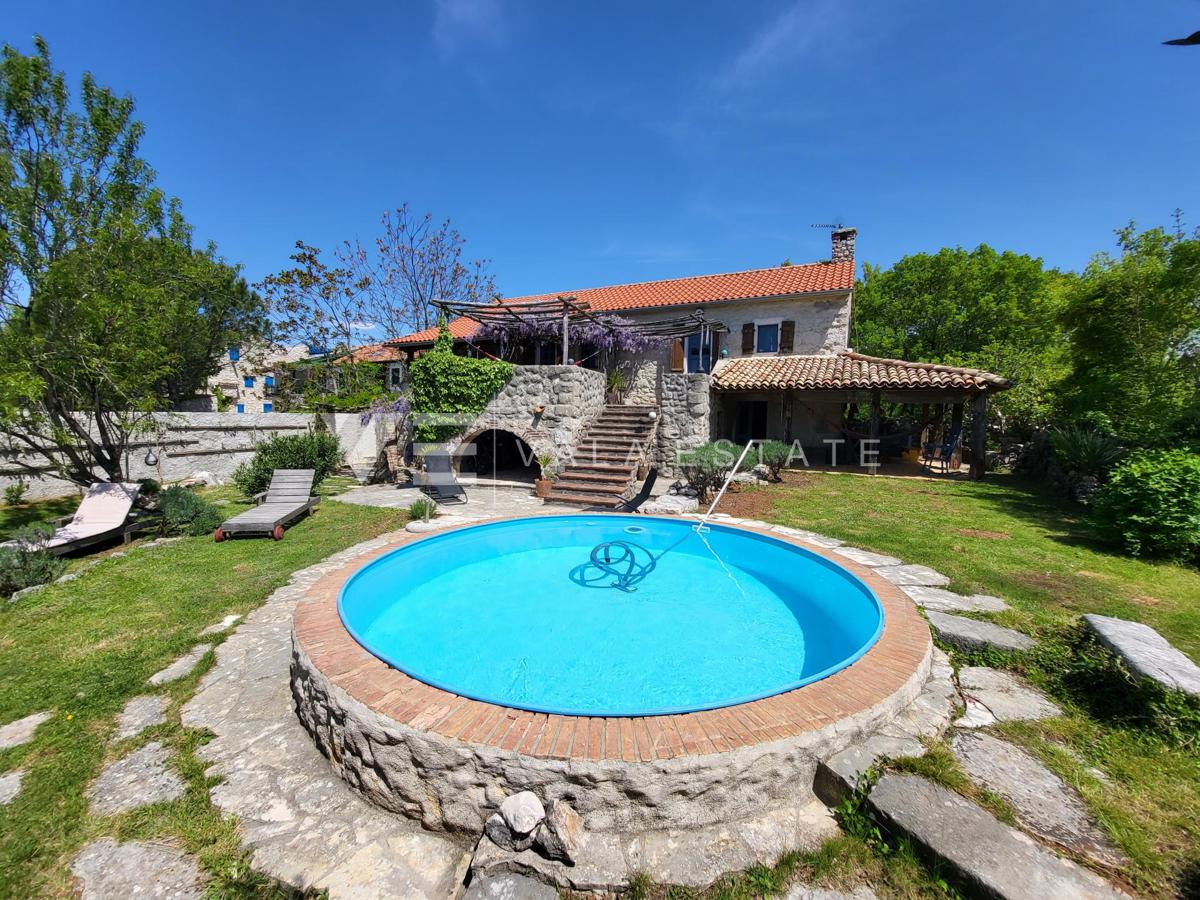 CASA INDIPENDENTE IN PIETRA CON PISCINA