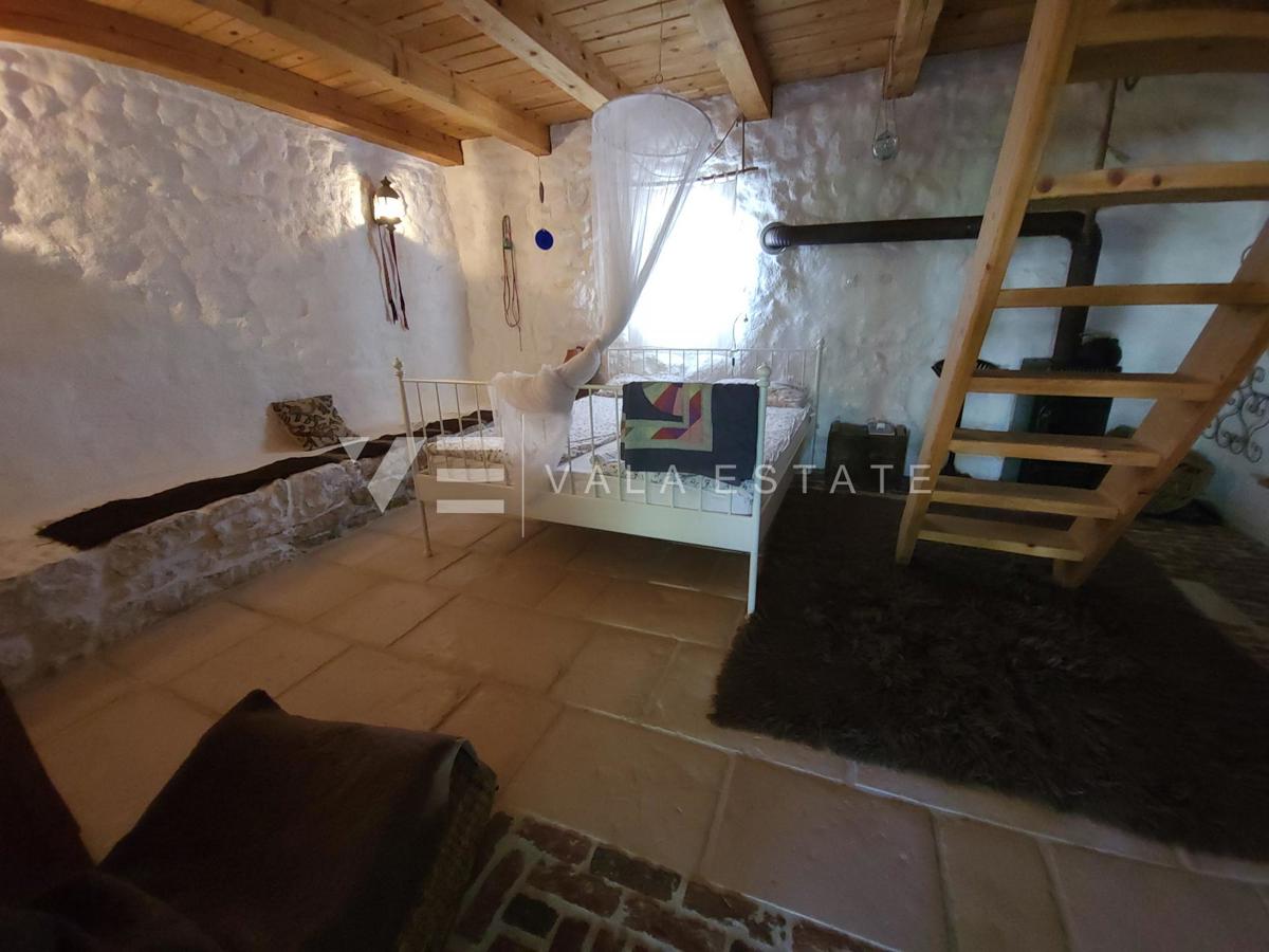 CASA INDIPENDENTE IN PIETRA CON PISCINA