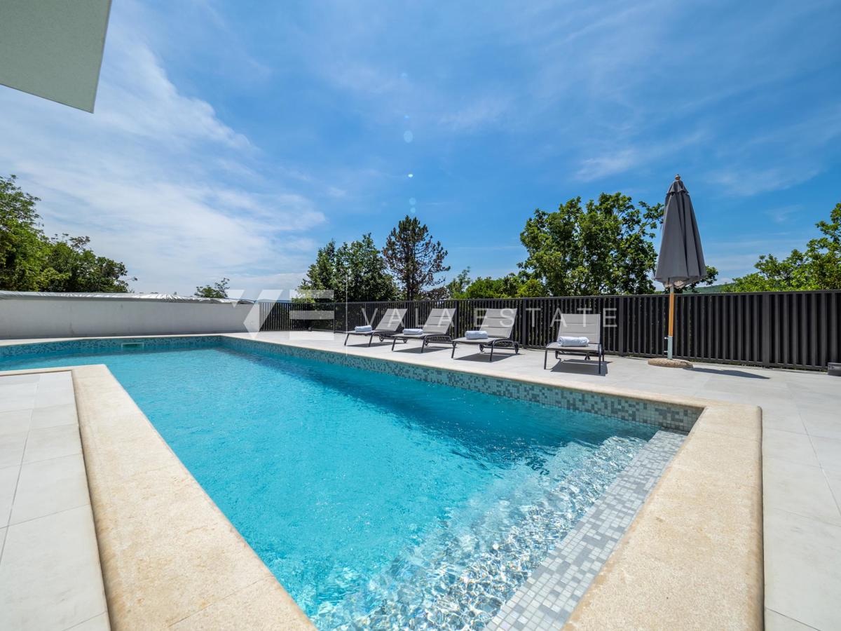 CASA INDIPENDENTE CON PISCINA E VISTA MARE