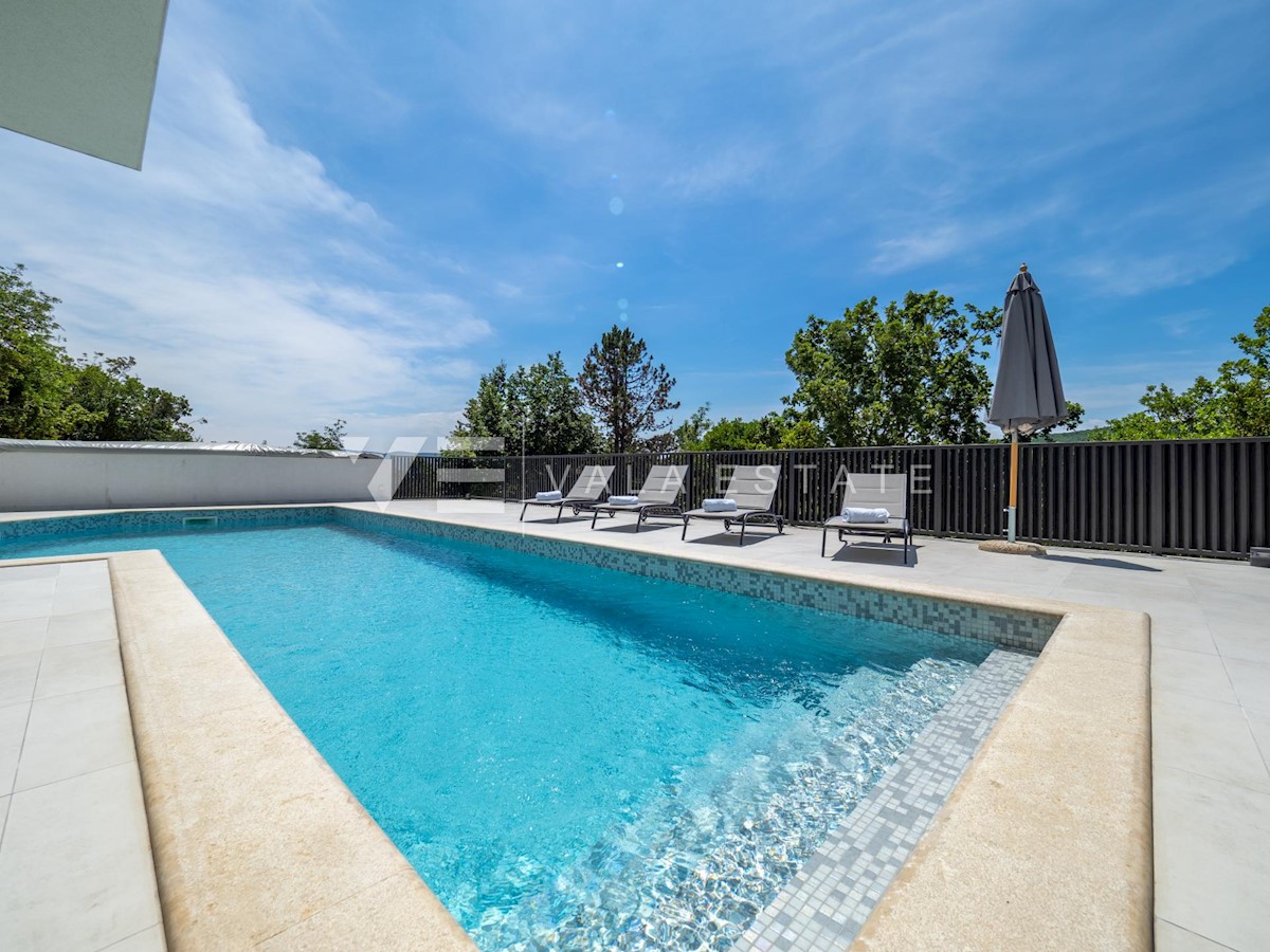 CASA INDIPENDENTE CON PISCINA E VISTA MARE