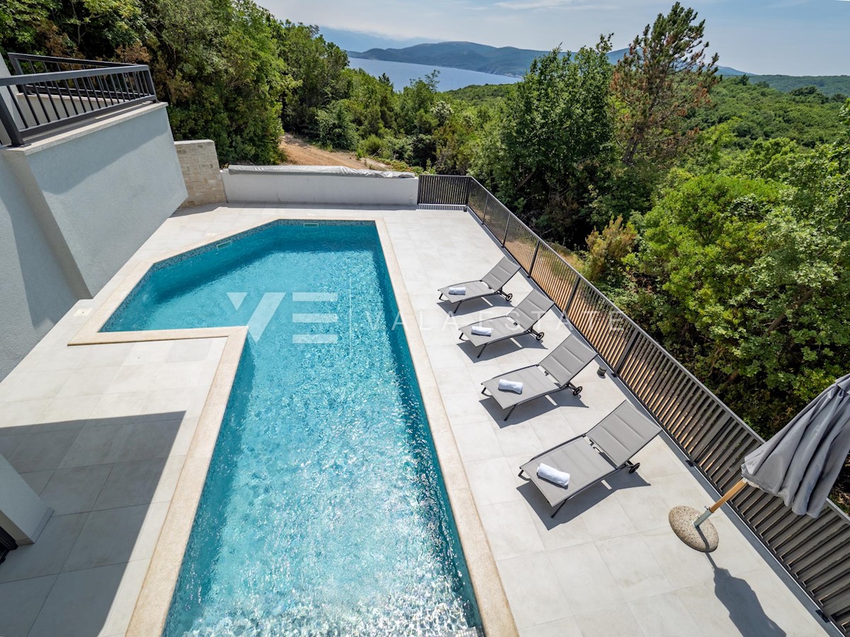 CASA INDIPENDENTE CON PISCINA E VISTA MARE