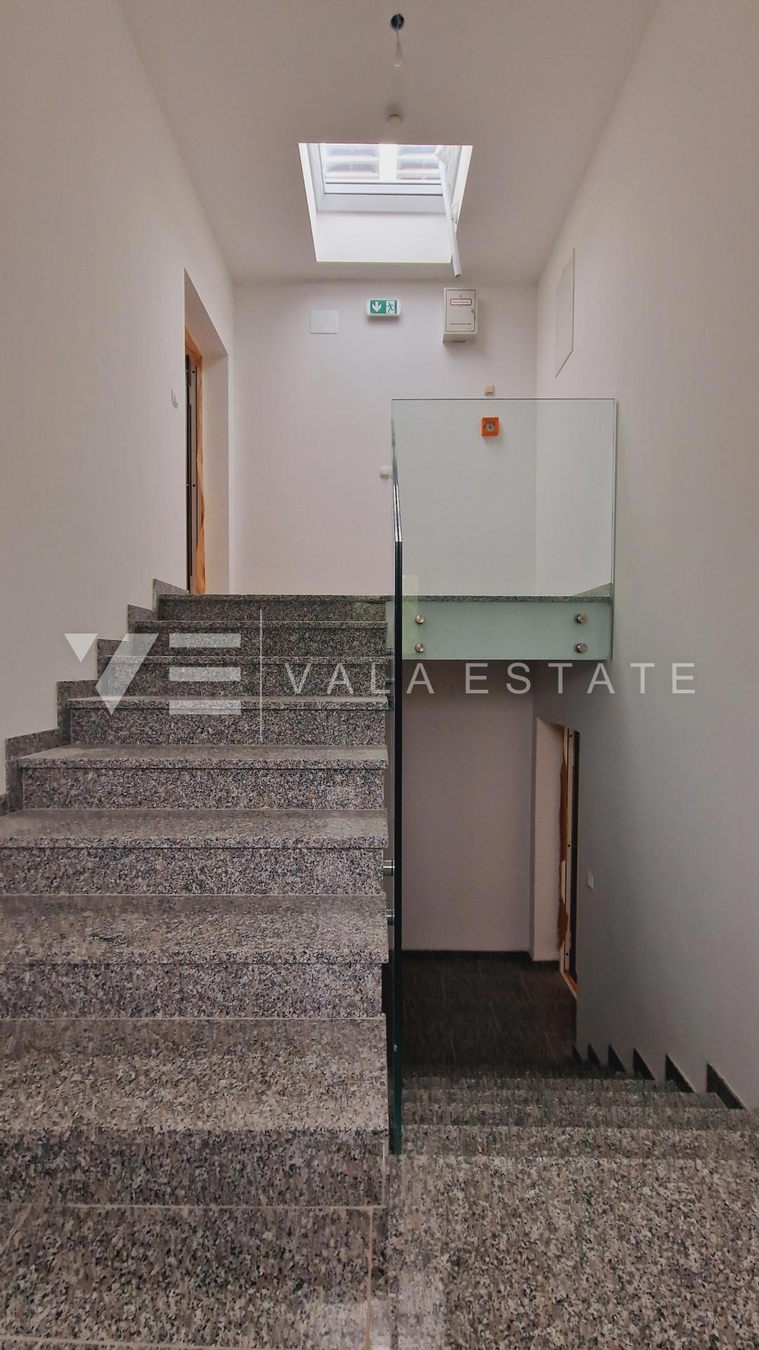 MODERNO ATTICO CON VISTA MARE