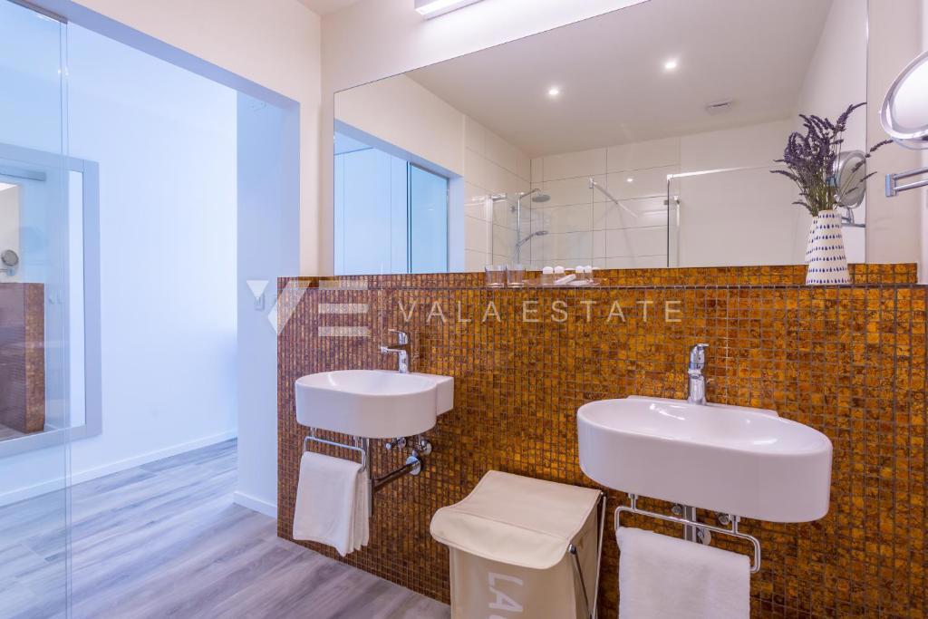 VILLA MODERNA CON PISCINA E VISTA MARE