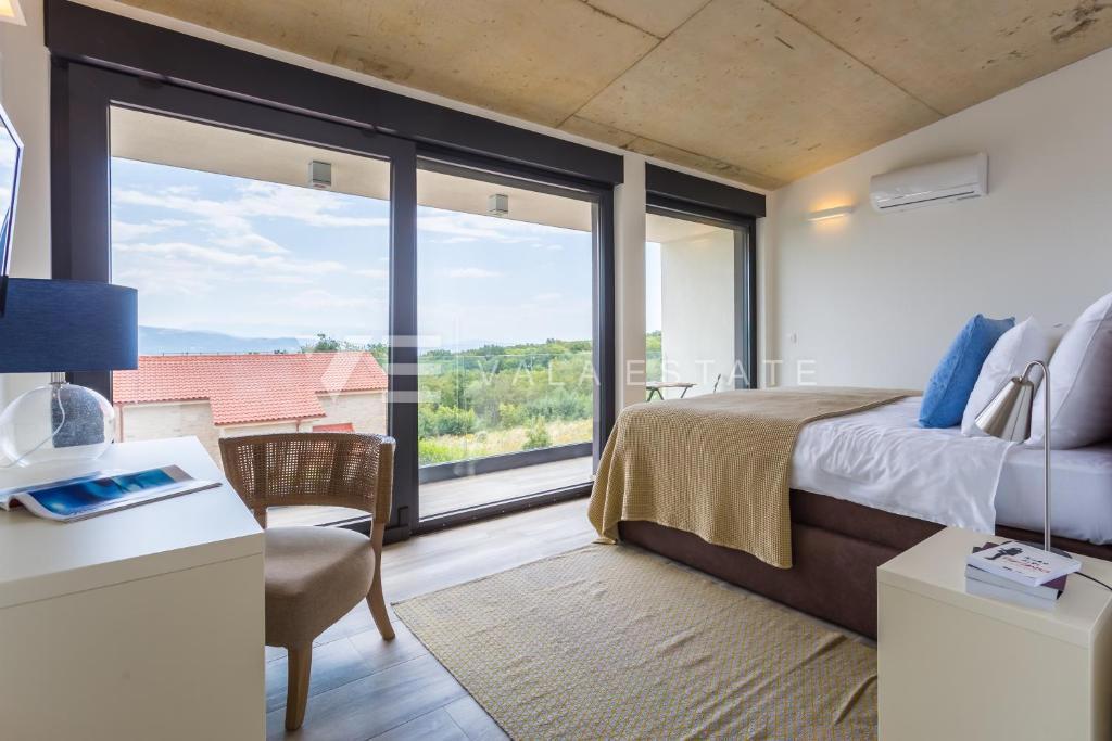 VILLA MODERNA CON PISCINA E VISTA MARE