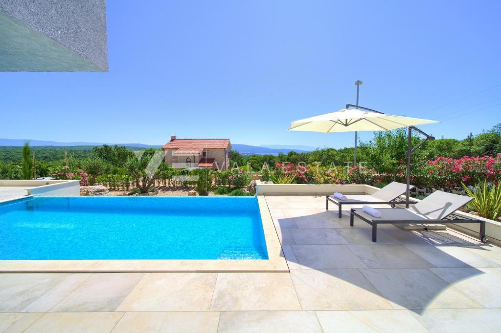 VILLA MODERNA CON PISCINA E VISTA MARE