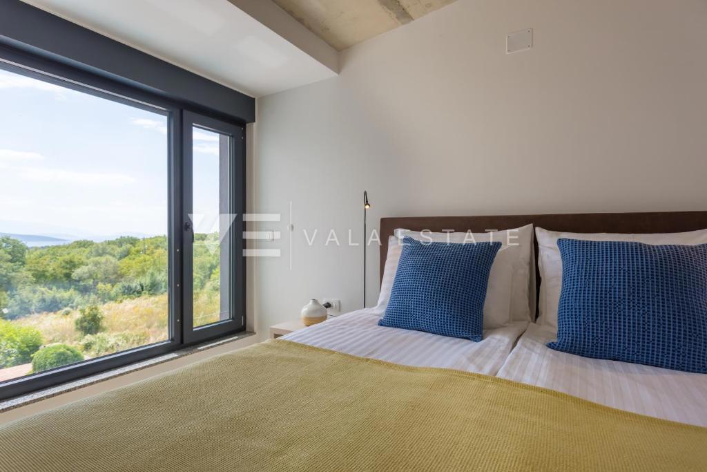 VILLA MODERNA CON PISCINA E VISTA MARE