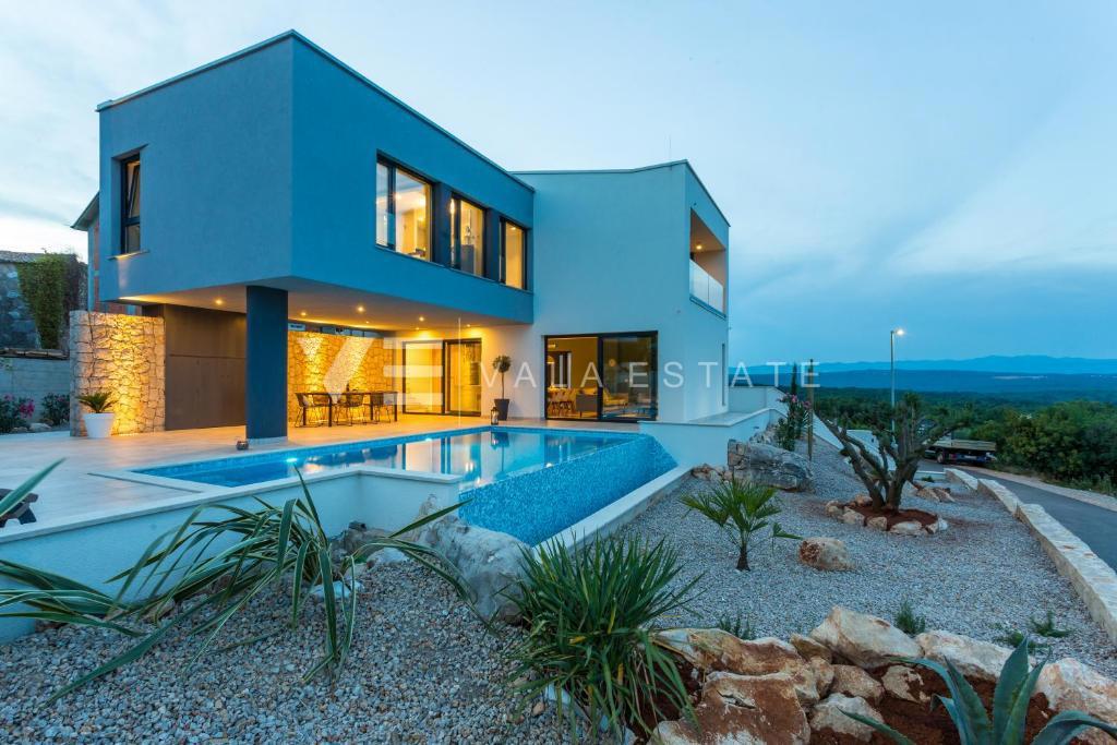 VILLA MODERNA CON PISCINA E VISTA MARE