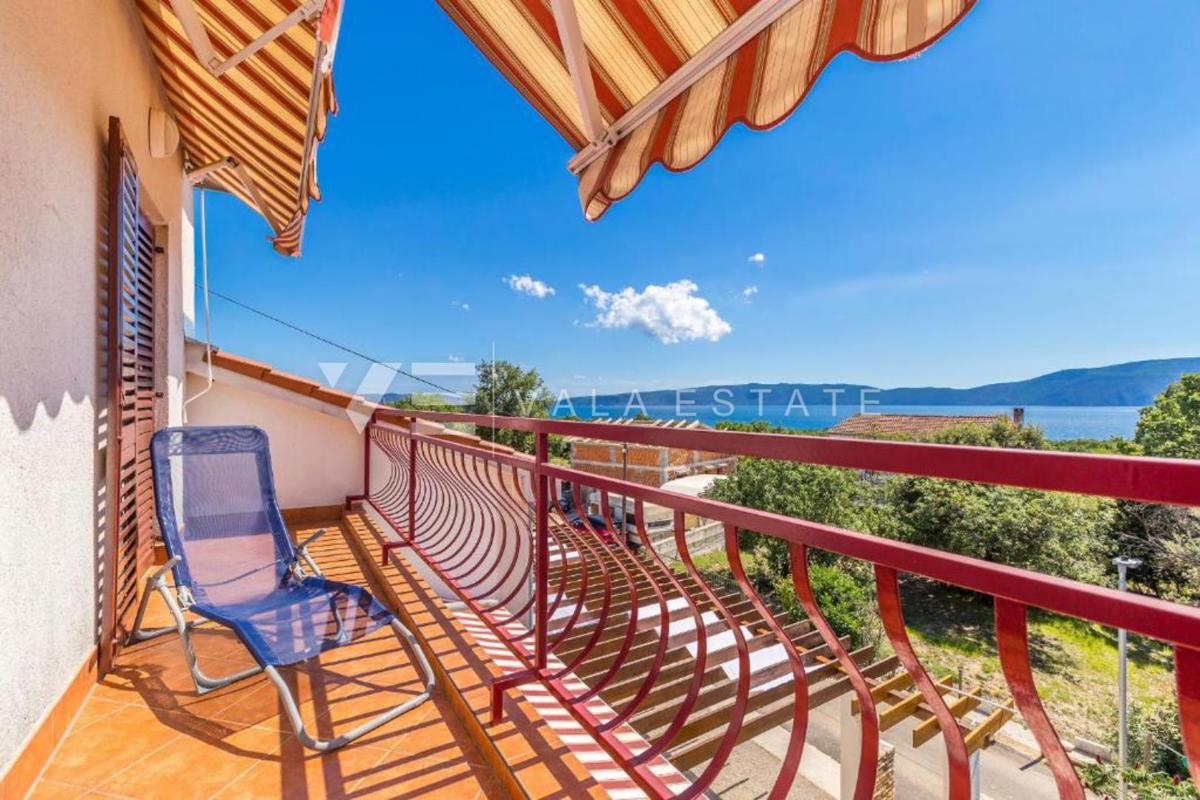 CASA INDIPENDENTE CON TRE APPARTAMENTI E SPLENDIDA VISTA MARE