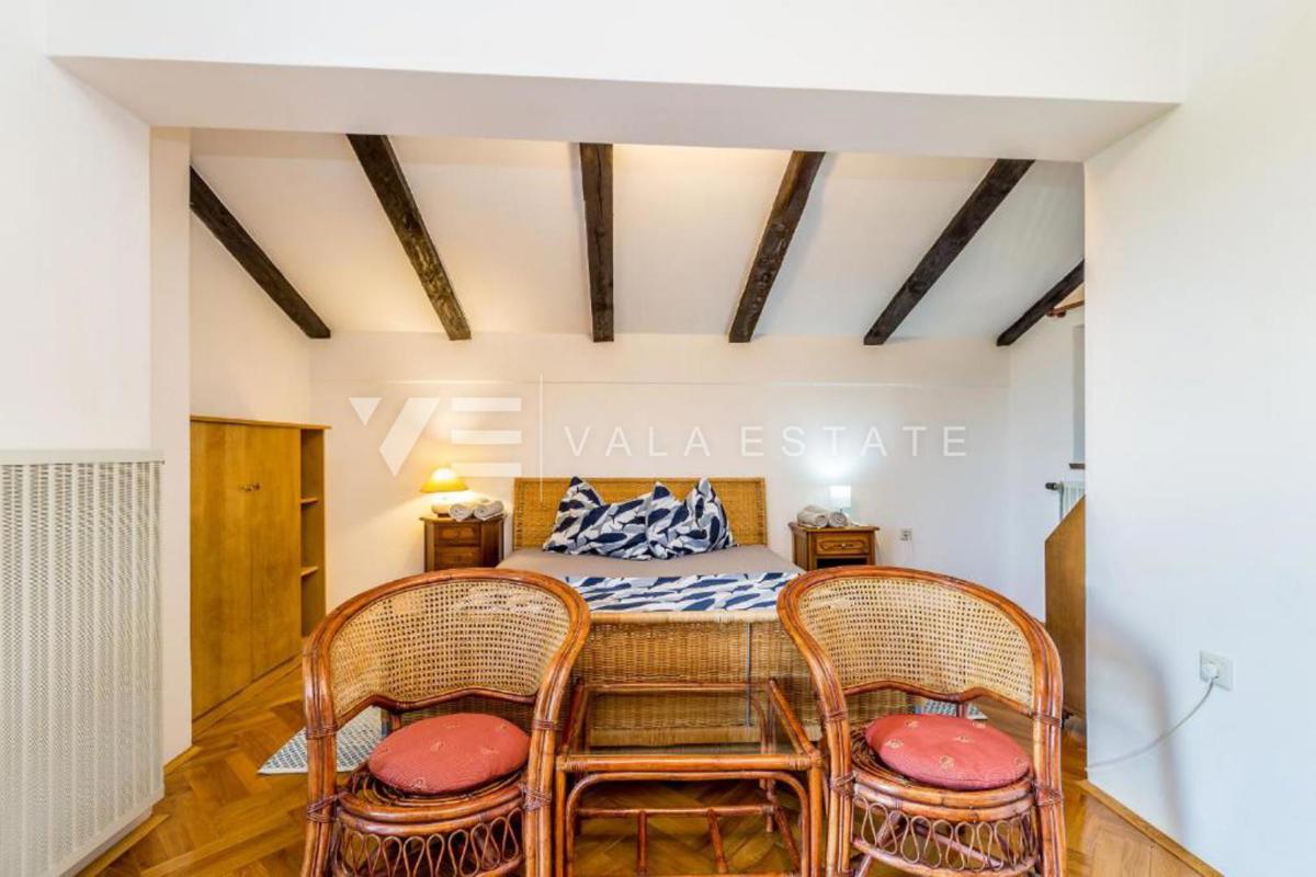 CASA INDIPENDENTE CON TRE APPARTAMENTI E SPLENDIDA VISTA MARE