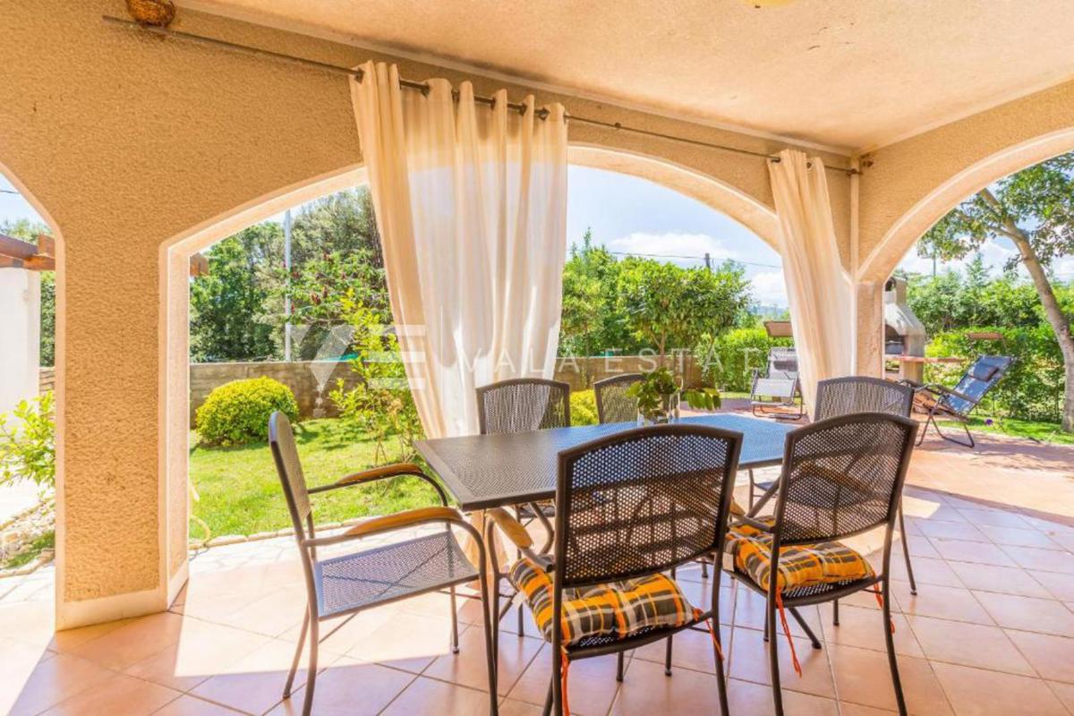 CASA INDIPENDENTE CON TRE APPARTAMENTI E SPLENDIDA VISTA MARE