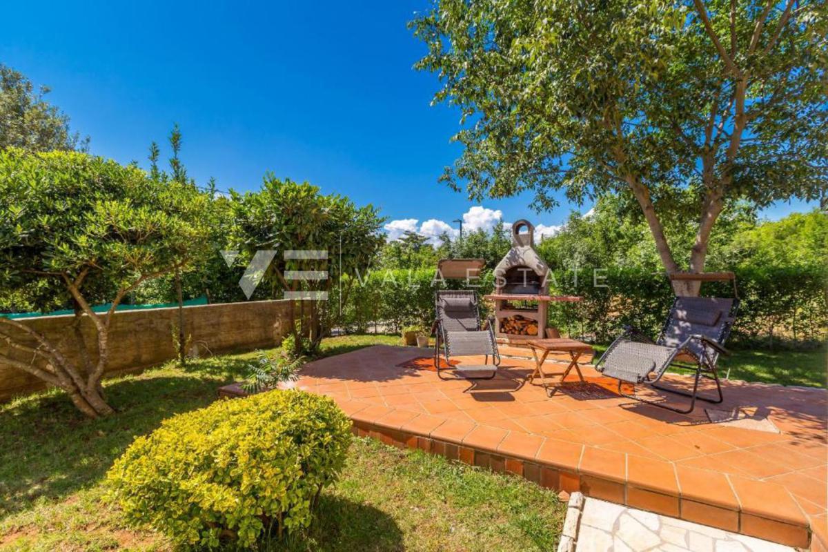 CASA INDIPENDENTE CON TRE APPARTAMENTI E SPLENDIDA VISTA MARE