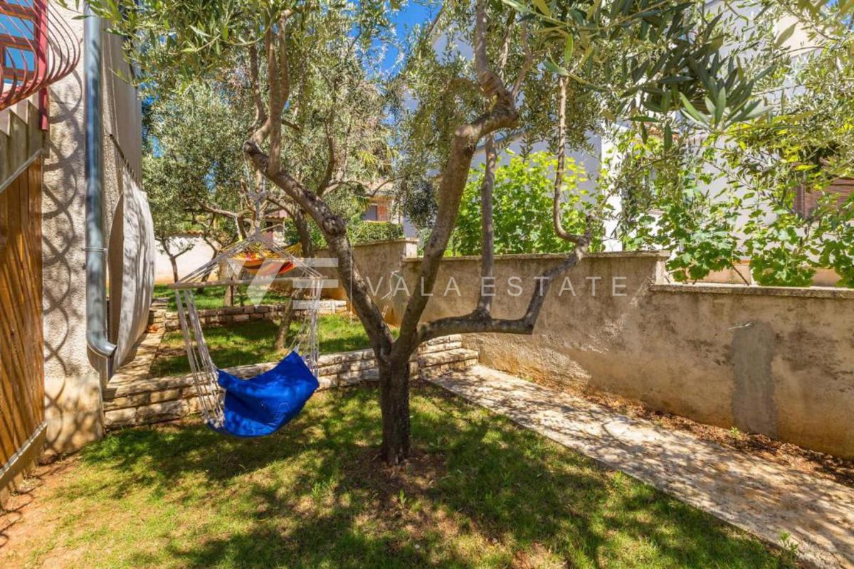 CASA INDIPENDENTE CON TRE APPARTAMENTI E SPLENDIDA VISTA MARE