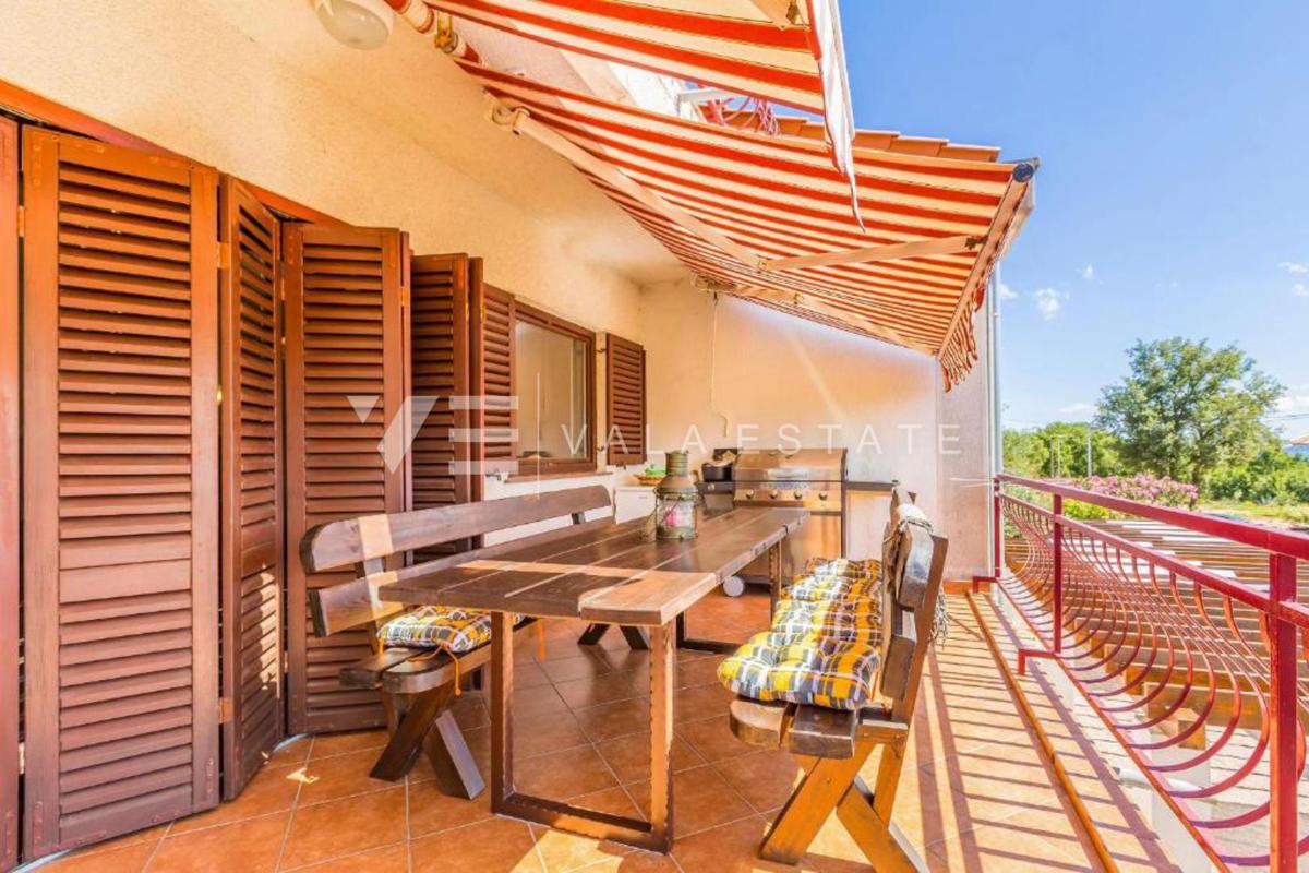 CASA INDIPENDENTE CON TRE APPARTAMENTI E SPLENDIDA VISTA MARE