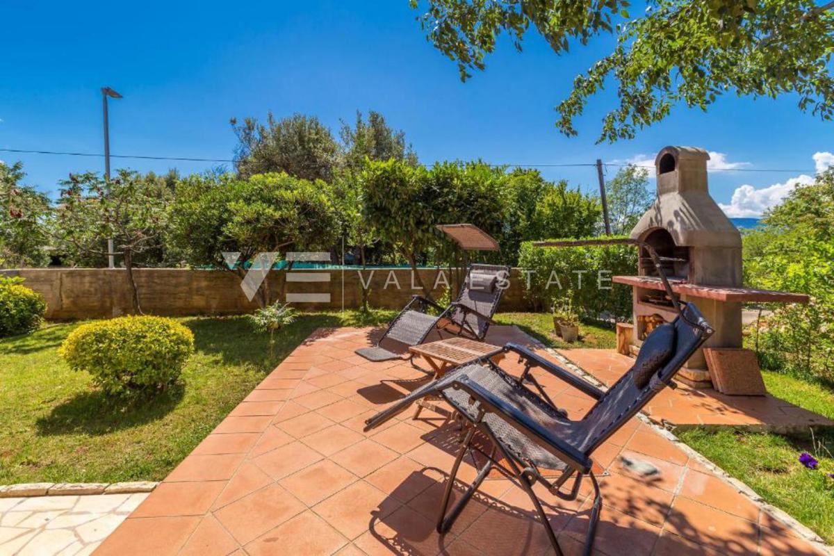 CASA INDIPENDENTE CON TRE APPARTAMENTI E SPLENDIDA VISTA MARE