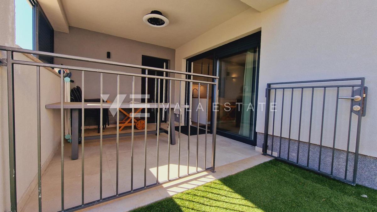 DUE APPARTAMENTI CON GIARDINO E PISCINA VICINO ALLA SPIAGGIA
