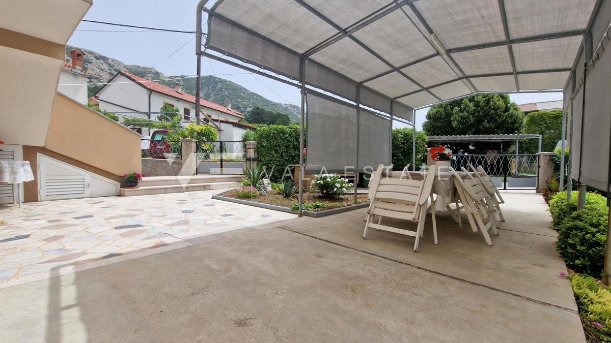CASA INDIPENDENTE CON DUE UNITA' RESIDENZIALI SEPARATE E AMPIO GIARDINO