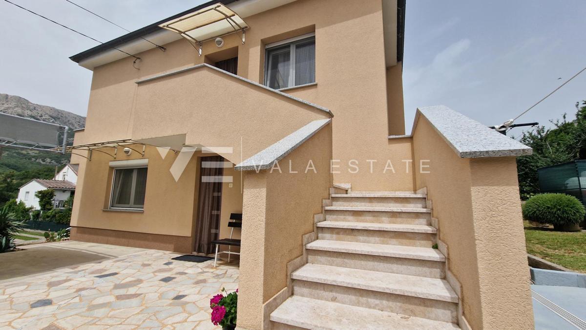 CASA INDIPENDENTE CON DUE UNITA' RESIDENZIALI SEPARATE E AMPIO GIARDINO