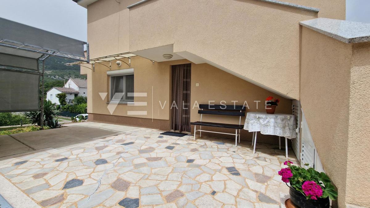 CASA INDIPENDENTE CON DUE UNITA' RESIDENZIALI SEPARATE E AMPIO GIARDINO