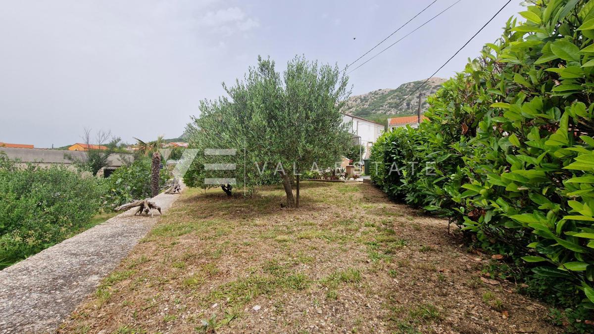 CASA INDIPENDENTE CON DUE UNITA' RESIDENZIALI SEPARATE E AMPIO GIARDINO