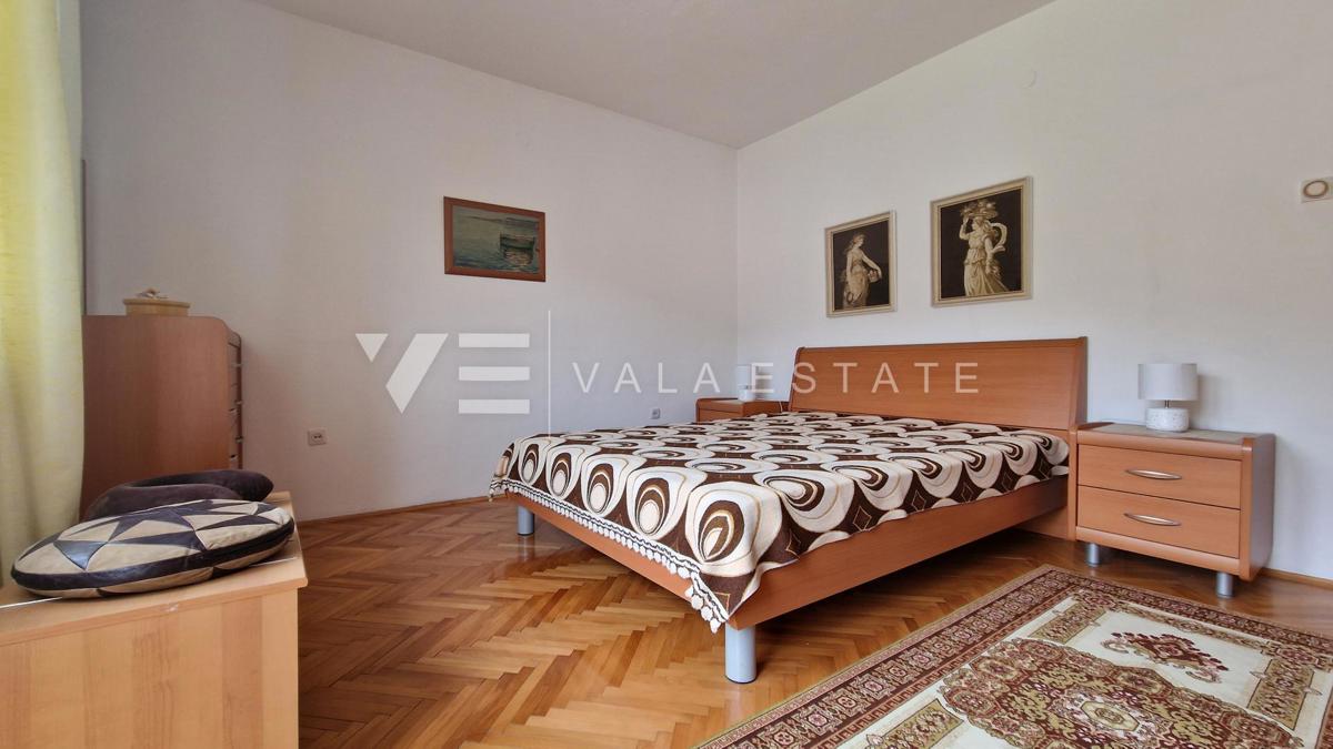 CASA INDIPENDENTE CON DUE UNITA' RESIDENZIALI SEPARATE E AMPIO GIARDINO