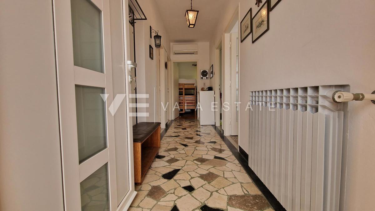 CASA INDIPENDENTE CON DUE UNITA' RESIDENZIALI SEPARATE E AMPIO GIARDINO